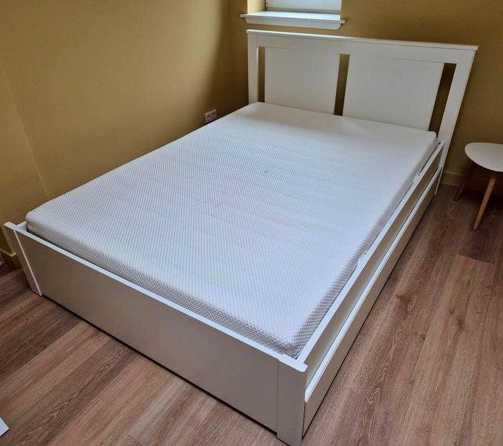 Bed frame + mattress / bed en matras IKEA 140x200, Huis en Inrichting, Slaapkamer | Bedden, Zo goed als nieuw, Tweepersoons, 140 cm