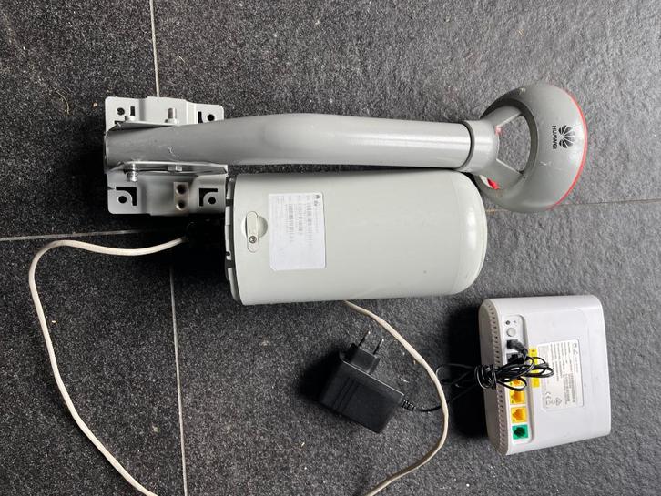Huawei Outdoor CPE B2368 | CAT12 LTE 4G router + antenne, Computers en Software, Routers en Modems, Gebruikt, Router met modem