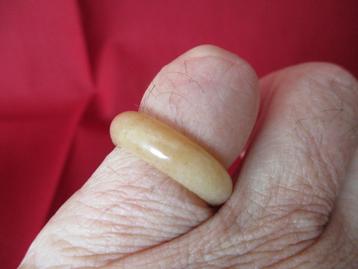 Mooie bandring Ø 17,2 mm van bruinbeige agaat beschikbaar voor biedingen