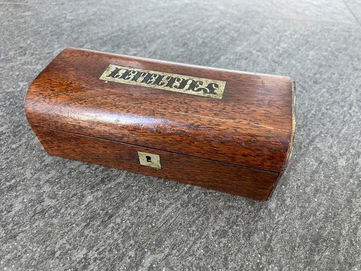 Oud klein kistje lepeltjes doos mahonie of eiken fineer, Antiek en Kunst, Curiosa en Brocante, Ophalen of Verzenden