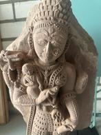 Antiek stenen beeld van moeder en kind . Herkomst Gujarat ., Ophalen