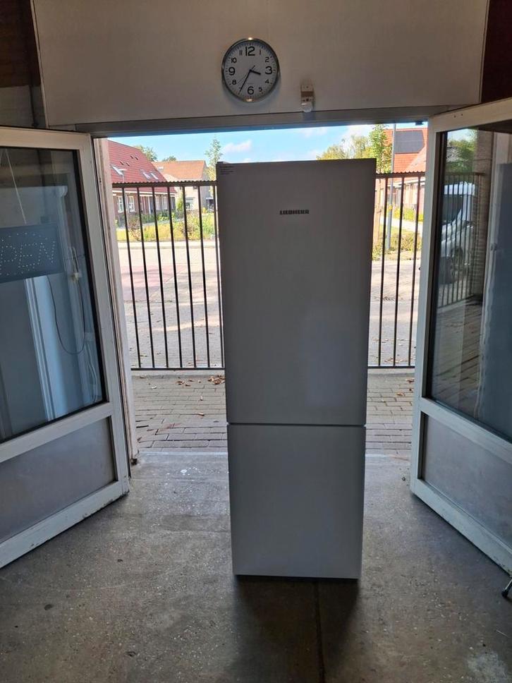 Liebherr koelvriescombinatie no frost met garantie, Witgoed en Apparatuur, Koelkasten en IJskasten, Zo goed als nieuw, Met aparte vriezer