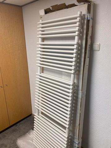 Design radiator Vipera Alegria beschikbaar voor biedingen