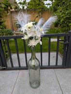 Grote groene glazen fles met kunst bloemen, Huis en Inrichting, Woonaccessoires | Vazen, Ophalen, Gebruikt, Glas, Minder dan 50 cm