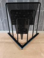 Vintage metalen Memphis 80's D- tec West Germany lektuurbak, Huis en Inrichting, Woonaccessoires | Krantenbakken en Lectuurbakken