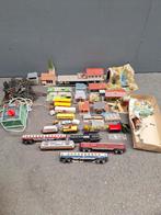 Doos met H0 treinen en veel toebehoren, Gebruikt, Gelijkstroom, Kringloop Restore, Rails