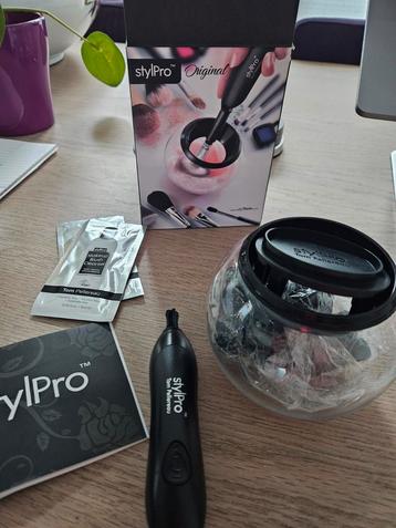 Stylpro kwastreiniger beschikbaar voor biedingen