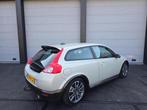 Volvo C30 2.4 D5 R-design Automaat schakelt niet goed schokt, Gebruikt, 700 kg, 4 stoelen, Wit