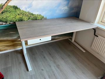 Bureau in hoogte verstelbaar