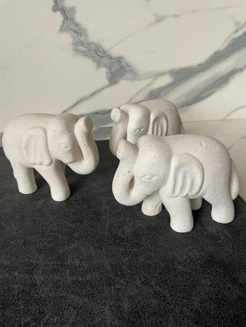 Kalkstenen olifanten 3 stuks
