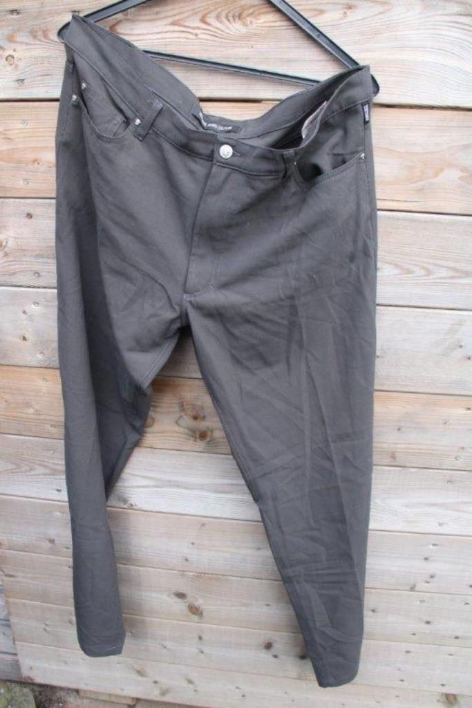 Broek grijs Versace jeans mt 42 Vaste prijs, Kleding | Dames, Broeken en Pantalons, Zo goed als nieuw, Maat 42/44 (L), Grijs, Lang