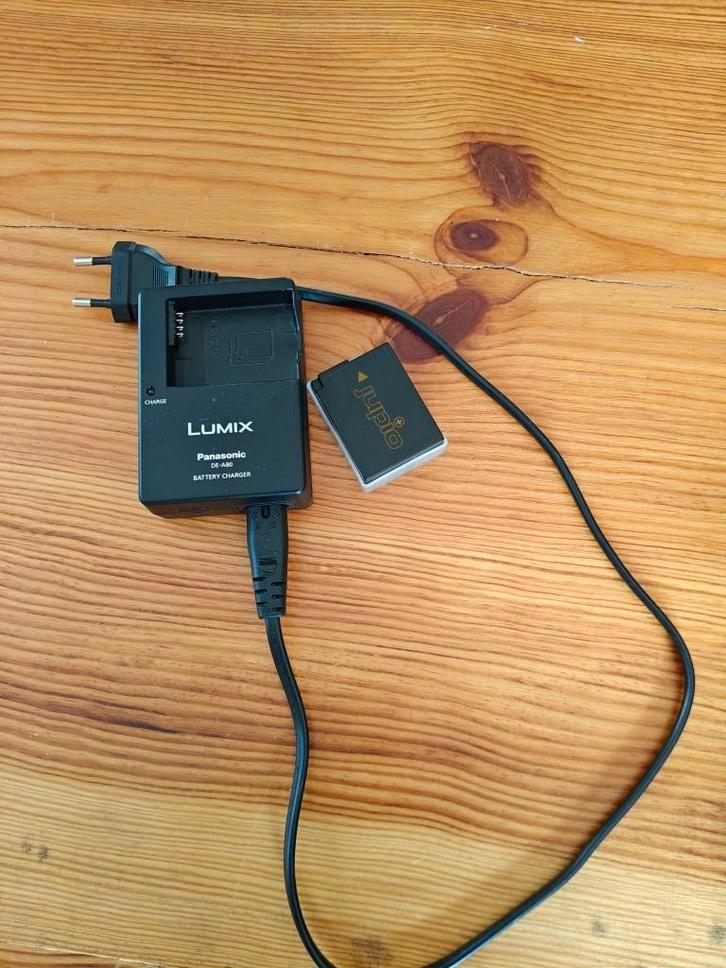 batterijlader panasonic lumix DE-A80 + batterij, Audio, Tv en Foto, Fotografie | Accu's en Batterijen, Gebruikt, Ophalen of Verzenden