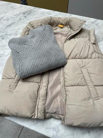 Beige Bodywarmer met Grijze Trui - Maat 140 beschikbaar voor biedingen