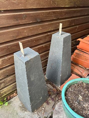 Betonnen Poeren - 2 Stuks beschikbaar voor biedingen