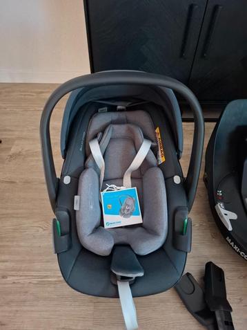 Maxicosy Pebble inclusief draaibase familyfix 360 beschikbaar voor biedingen