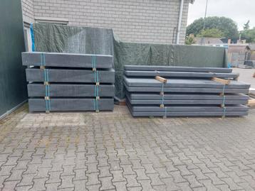 Betonpalen en platen antraciet te koop beschikbaar voor biedingen