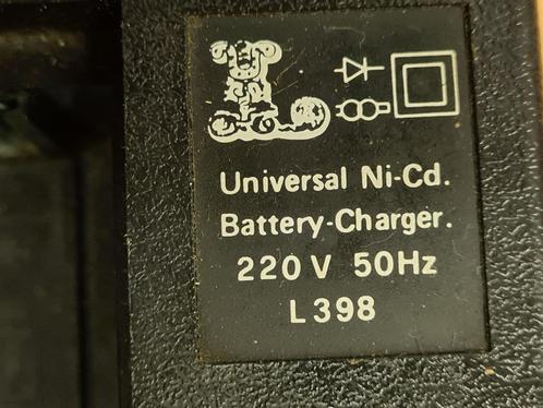 Batterijoplader. Nicd batterijoplader voor 1- 4 nicd: mono d, Audio, Tv en Foto, Accu's en Batterijen, Gebruikt, Oplaadbaar, Ophalen of Verzenden