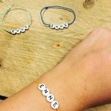 Enne armbandjes beschikbaar voor biedingen
