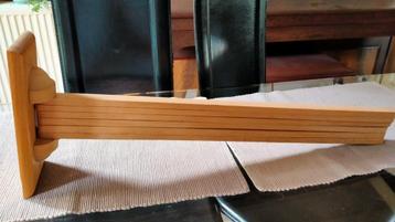 Houten handdoekrek, vintage beschikbaar voor biedingen