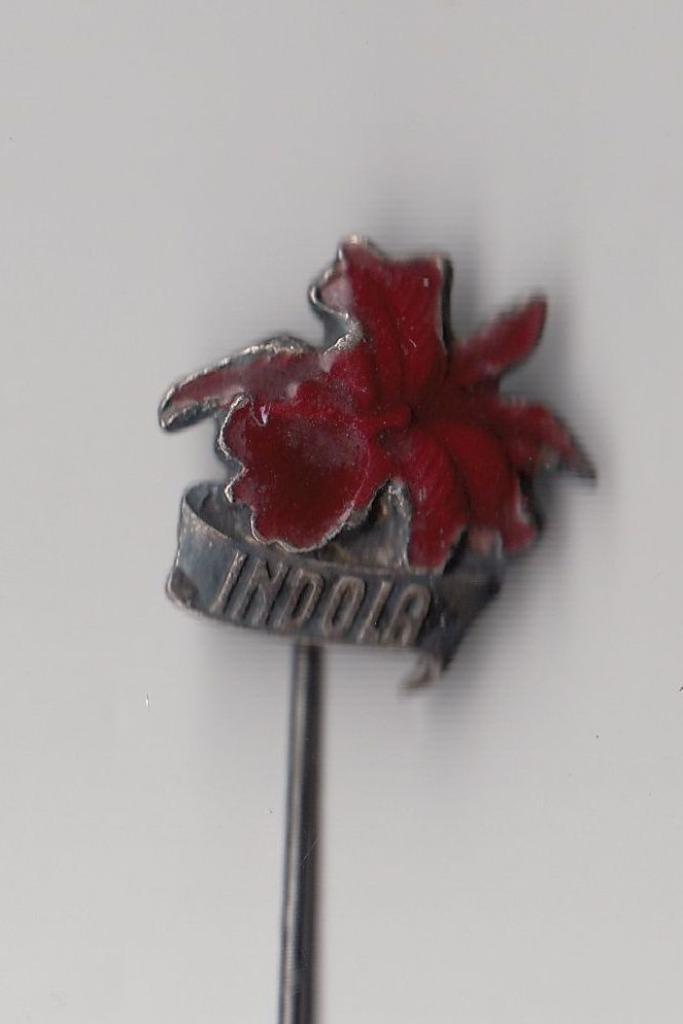 Indola Haarproducten emaille speldje, Verzamelen, Speldjes, Pins en Buttons, Gebruikt, Speldje of Pin, Overige onderwerpen, Ophalen of Verzenden