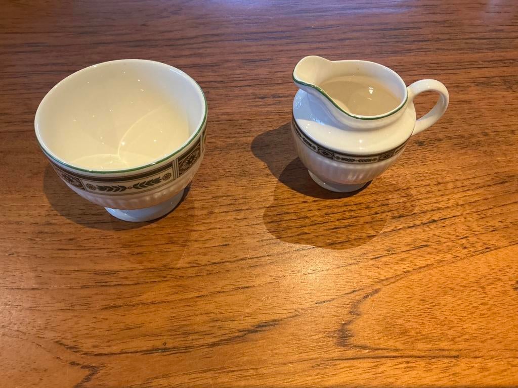 Wedgwood carlton melkkannetje en koffiekommetje, Verzenden