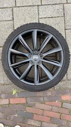 Tesla Model 3 Pirelli winterbanden met nieuwe 19 inch velgen, Auto-onderdelen, Banden en Velgen, Gebruikt, Banden en Velgen, Winterbanden