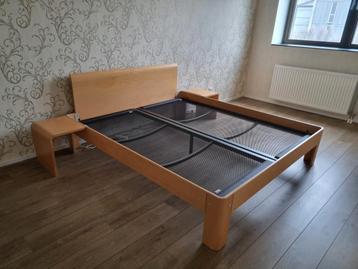 Twee persoons bed Auping Auronde 1500 180x200 + hoofdbord beschikbaar voor biedingen