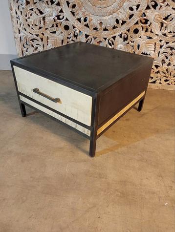 Industrieel metalen meubel salontafel met lade 65x65cm €30 beschikbaar voor biedingen