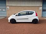Peugeot 107 1.0 12V 3DR 2010 Wit, Auto's, Voorwielaandrijving, Stof, 4 stoelen, Handgeschakeld