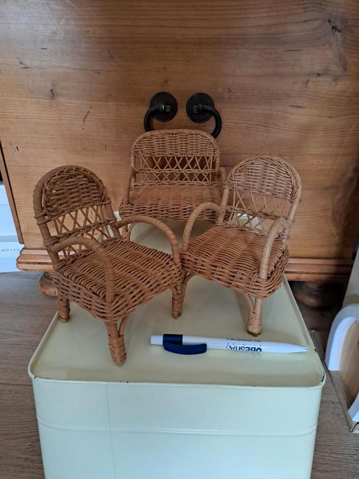 Handgemaakt rieten poppen/ maileg zithoek, Verzamelen, Poppenhuizen en Toebehoren, Zo goed als nieuw, Poppenhuis, Ophalen