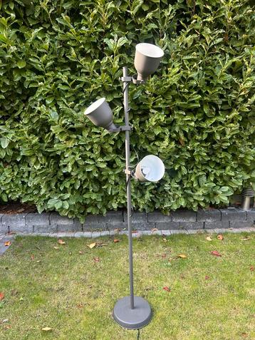 Ikea lamp beschikbaar voor biedingen