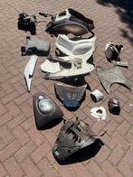 Sym Mio onderdelen goed lezen, Fietsen en Brommers, Brommeronderdelen | Scooters, Ophalen of Verzenden, Gebruikt, Kap, SYM