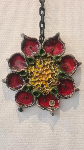 Vintage keramiek wanddecoratie  bloem.
Jan van Er beschikbaar voor biedingen