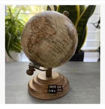 Wereldbolletje, houten voet 12 cm hoog beschikbaar voor biedingen