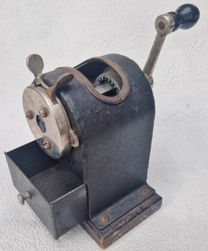 Zware, antieke, metalen puntenslijper, tafelmodel, Antiek en Kunst, Antiek | Gereedschap en Instrumenten, Ophalen of Verzenden