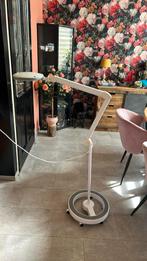 Witte loeplamp met licht, Hobby en Vrije tijd, Vergrootglazen, Loepen en Loeplampen, Ophalen of Verzenden, Zo goed als nieuw, Loeplamp