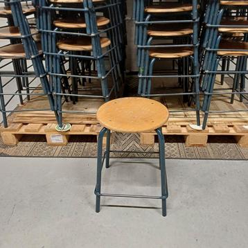 120 x vintage school atelier werkplaats partij krukken beschikbaar voor biedingen