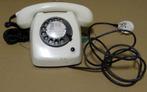 Oude telefoon, ivoorkleur, Telecommunicatie, Vaste telefoons | Niet Draadloos, Ophalen of Verzenden, Gebruikt, Met draaischijf