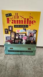 Kim van Kooten - Het alles is familie kookboek, Boeken, Kim van Kooten; Jara Lucieer; Huib Stam, Ophalen of Verzenden, Zo goed als nieuw