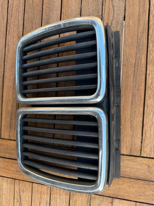 BMW E30 grillen / nieren. 2 stuks maar slechts 1 chroomlijst, Auto-onderdelen, Klein materiaal, BMW, Gebruikt, Ophalen of Verzenden