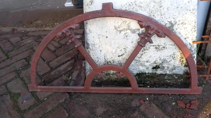 grotere halfronde gietijzeren stalramen bijzondere opmaak, Antiek en Kunst, Curiosa en Brocante, Ophalen of Verzenden