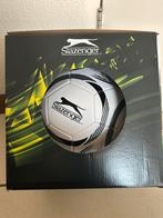 Nieuw bal in doos bal, Sport en Fitness, Voetbal, Maat XL, Ophalen of Verzenden, Zo goed als nieuw, Bal
