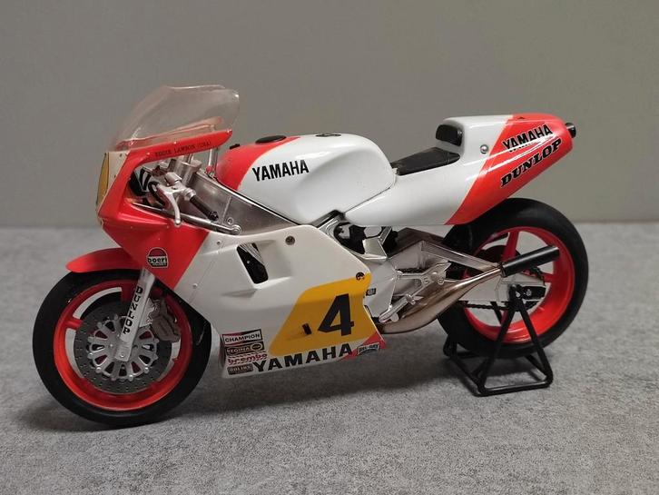 Yamaha YZR 500 - Eddie Lawson - Grand Prix 500, Hobby en Vrije tijd, Modelauto's | 1:5 tot 1:12, Zo goed als nieuw, Motor, 1:9 t/m 1:12