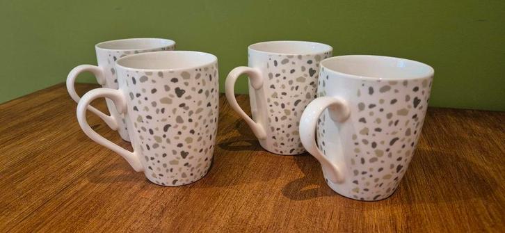4 Witte Mokken met Groene Vlekken - Zo Goed Als Nieuw, Huis en Inrichting, Keuken | Servies, Zo goed als nieuw, Kop(pen) en/of Schotel(s)