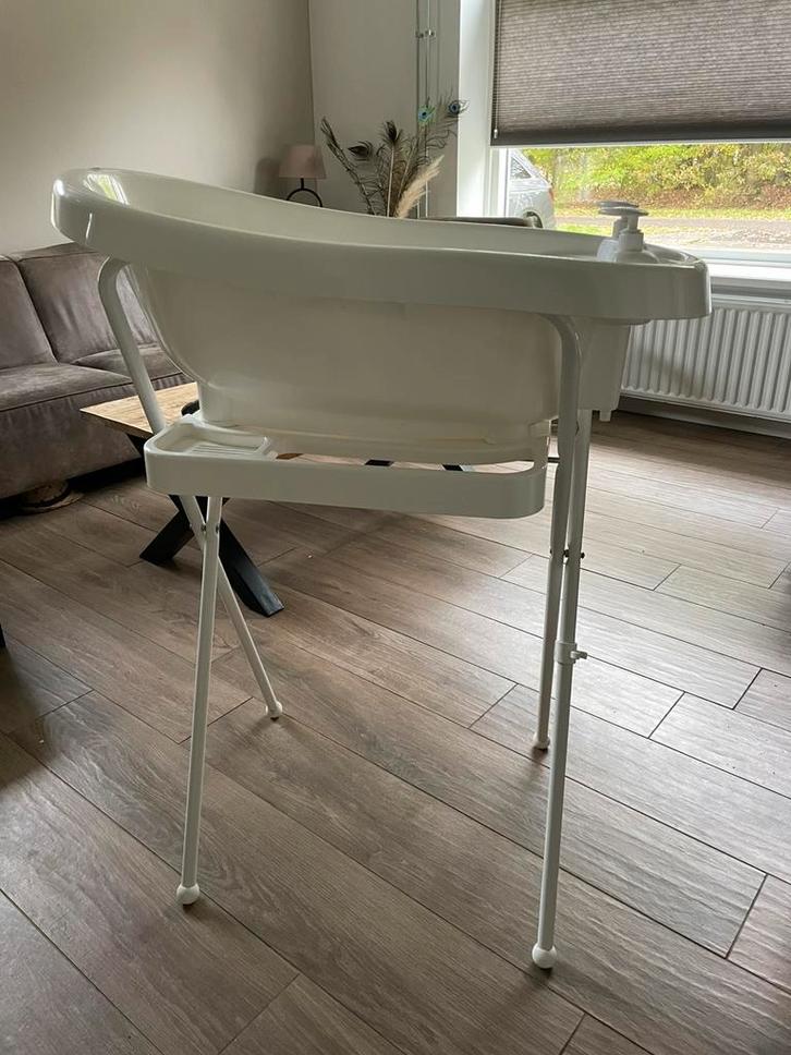 Baby badje van bebe jou incl standaard en baby inzet, Kinderen en Baby's, Badjes en Verzorging, Zo goed als nieuw, Badje, Bébé-jou