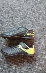 Voetbalschoenen en scheenbeschermers., Ophalen of Verzenden