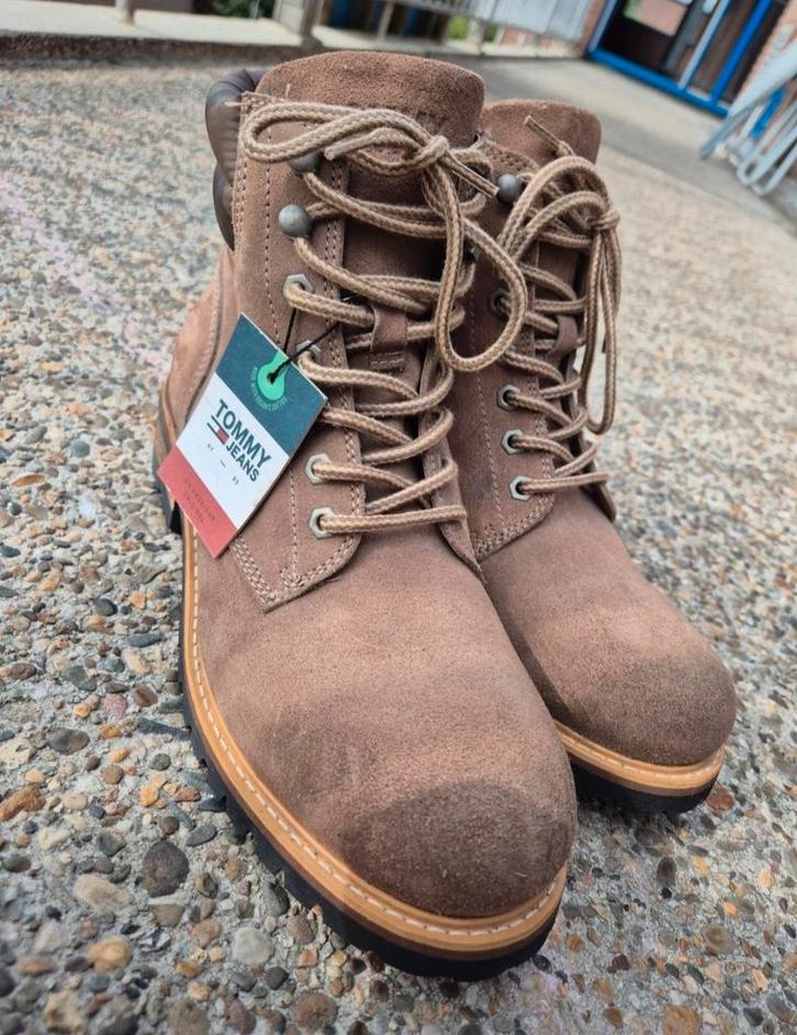 NIEUW! Tommy Jeans Suède Boots – Maat 42 – Stoer &, Sport en Fitness, Bergsport en Wandelen, Nieuw, Schoenen, Ophalen of Verzenden