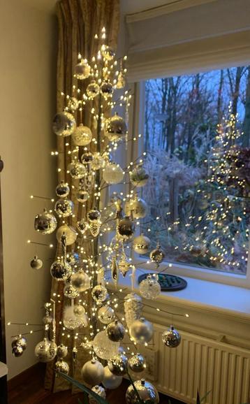Kerstboom GUSTAVO zwart  incl. Lampjes 1.80 cm. beschikbaar voor biedingen