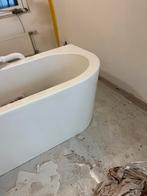 Bad met mooie rondingen te koop, Huis en Inrichting, Badkamer | Complete badkamers, Ophalen, Gebruikt