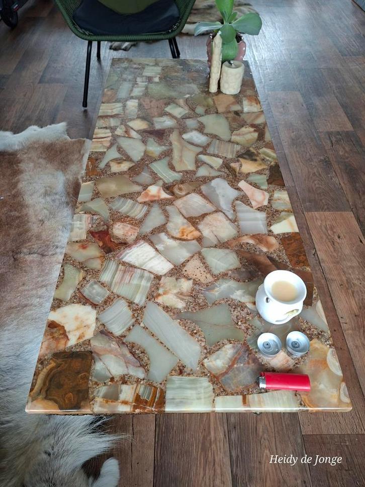 Unieke salontafel met stenen blad en koperen onderstel., Huis en Inrichting, Tafels | Salontafels, Minder dan 50 cm, 50 tot 100 cm